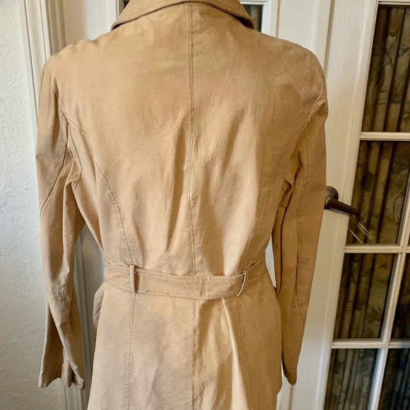 đź’•Beautiful Leather Jacket by Marcelle Renee - Picture 4 of 10